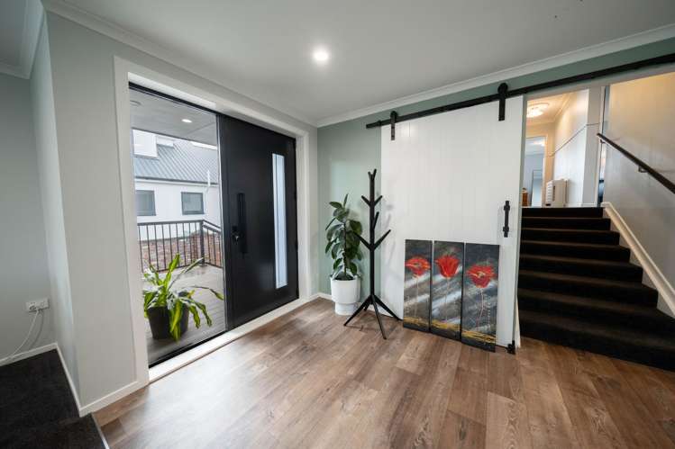 708 Queens Drive Waikiwi_9