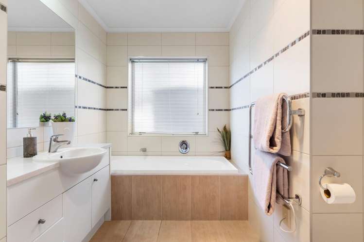 101 Pine Harbour Parade Beachlands_18