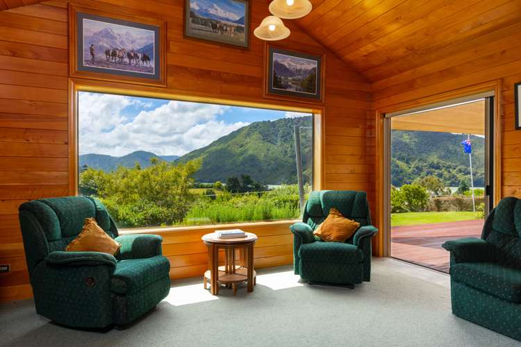 888 Queen Charlotte Drive Anakiwa and Surrounds_7