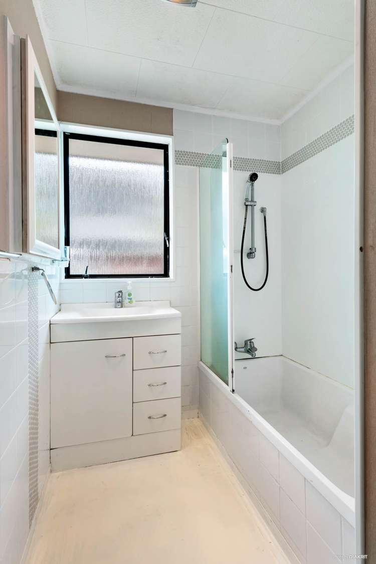 6 Oreti Place Clover Park_8