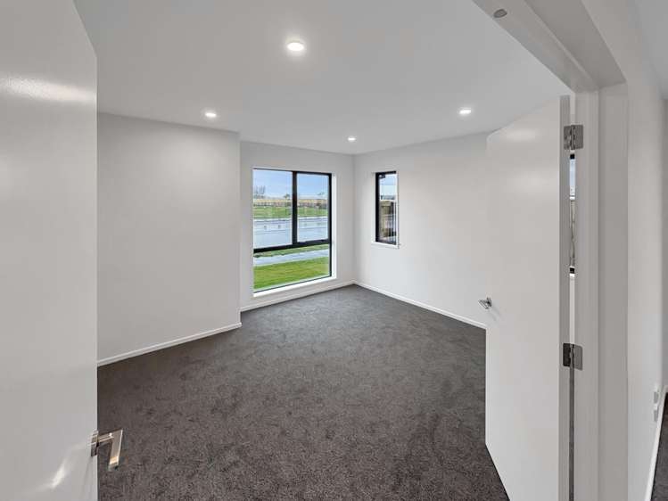 131 Ed Hillary Drive 11103_5