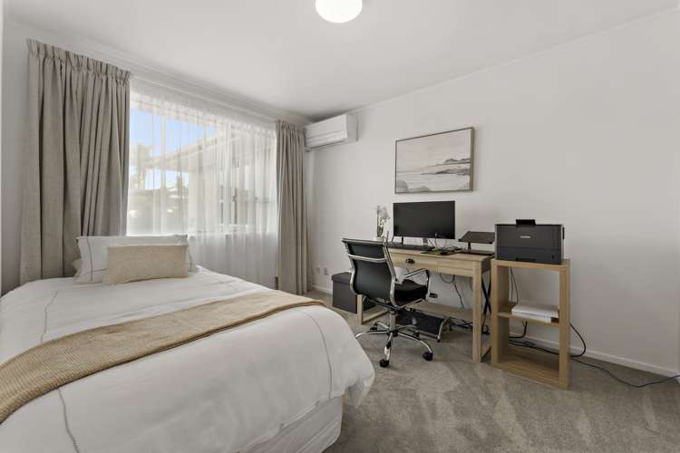 10 Fratley Avenue Farm Cove_16