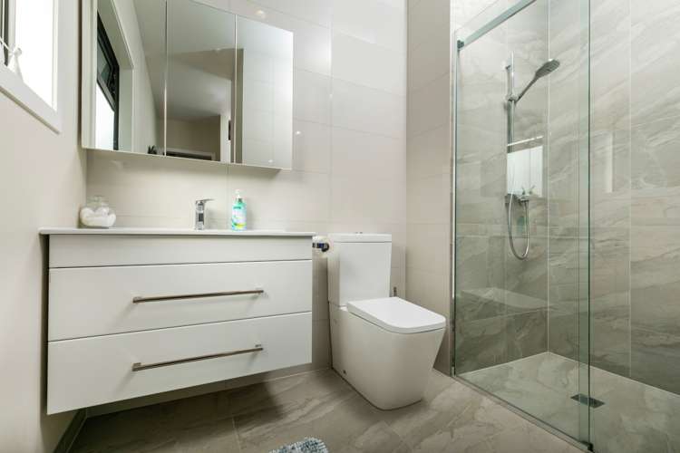 6 Traffic Road Greenhithe_10