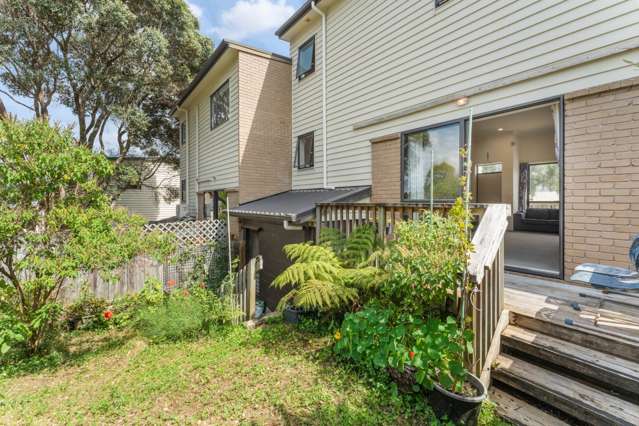 6/2 Swan Hill Drive Glen Eden_2