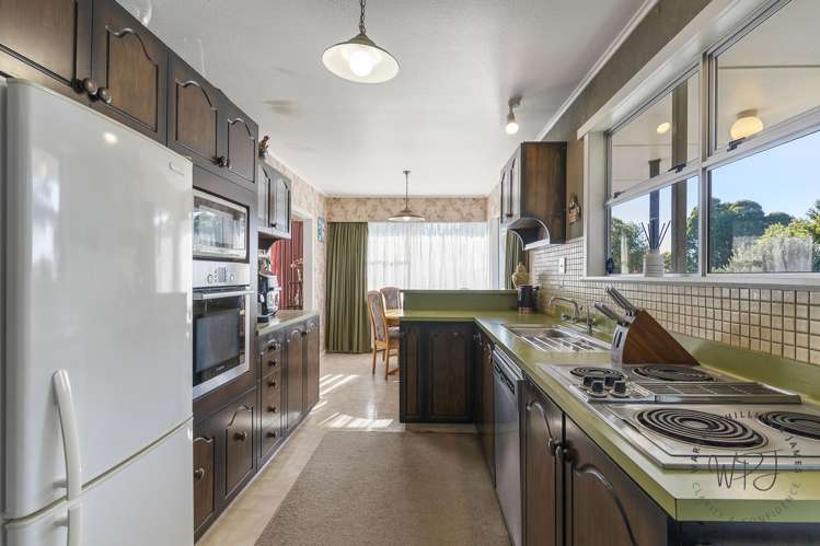 84 Lawrence Crescent_5