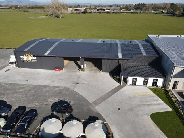 Impressive new build warehouse with offices & large yard