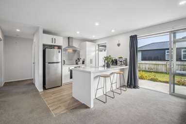 27 Hinekura Avenue_4