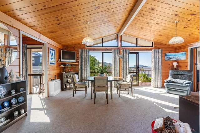 Comfort & Charm - A Lockwood Classic