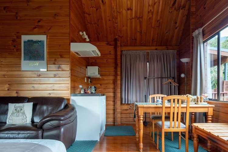 41 Sullivan Road Fox Glacier_11