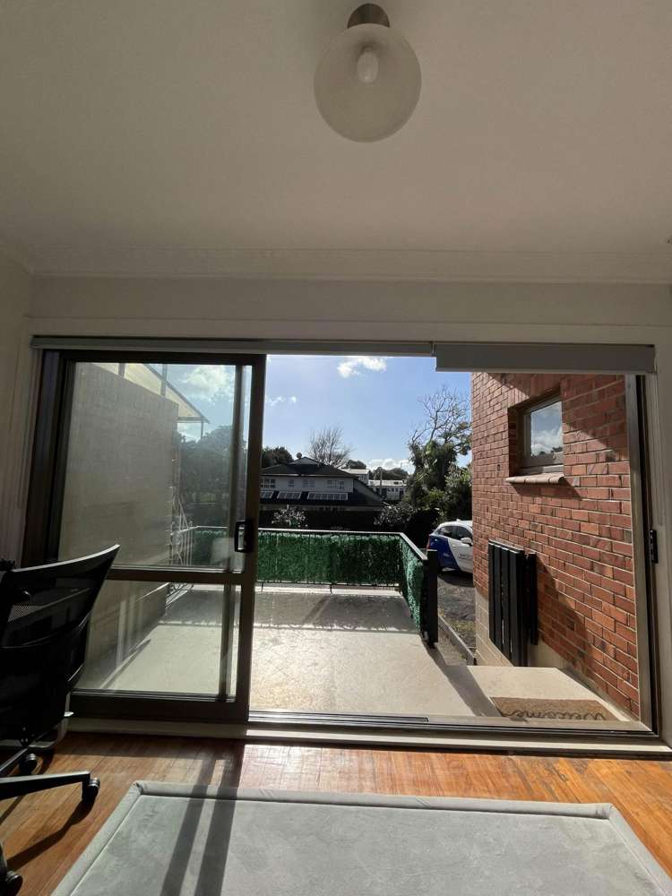 2/221 Mount Smart Road Onehunga_3