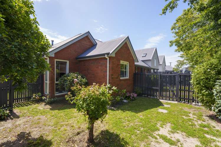 2 Delaware Crescent Russley_17