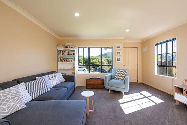 73 Woodhouse Avenue Karori_2