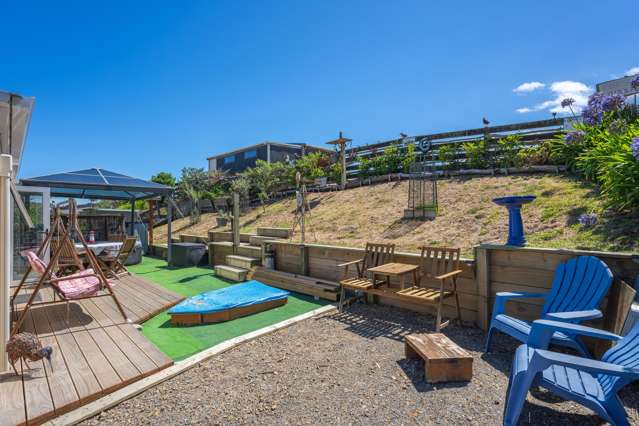 Coastal Charm Awaits at Otaki Beach Retreat!
