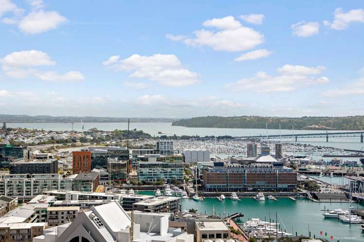 2403/8 Albert Street City Centre_1