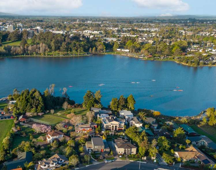 144 Lake Crescent Hamilton Lake_18