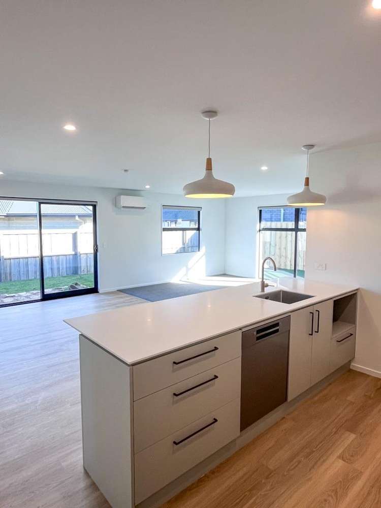 28 Accadia Drive 11103_1