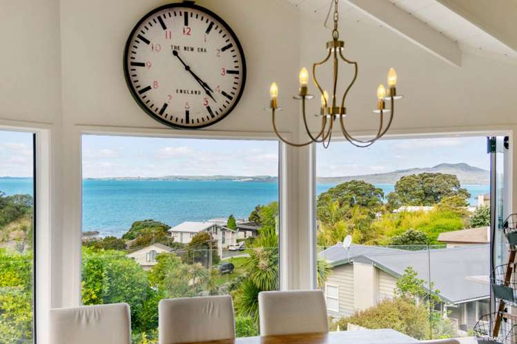 2/1 Eastcliffe Road Castor Bay_12