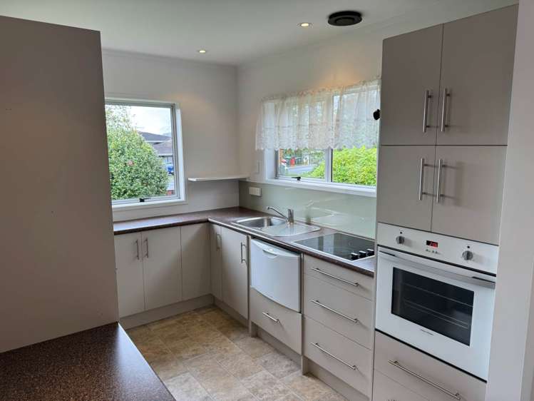 1/16 Burch Street Mount Albert_3