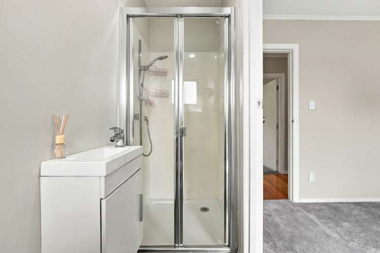 4 Lympne Lane Mangere_23
