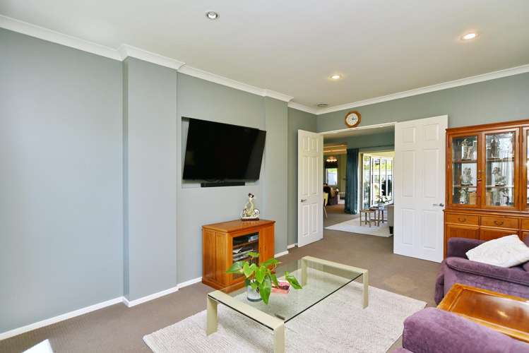 2 Henley Green Northwood_11