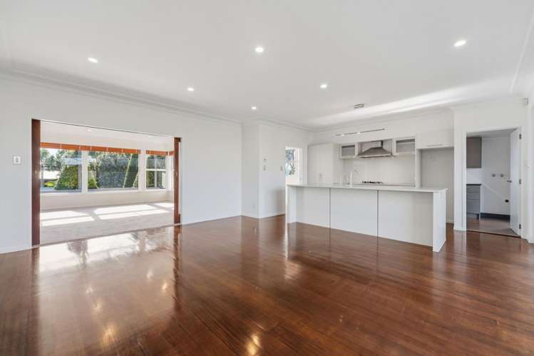 143 Riddell Road 1670_5