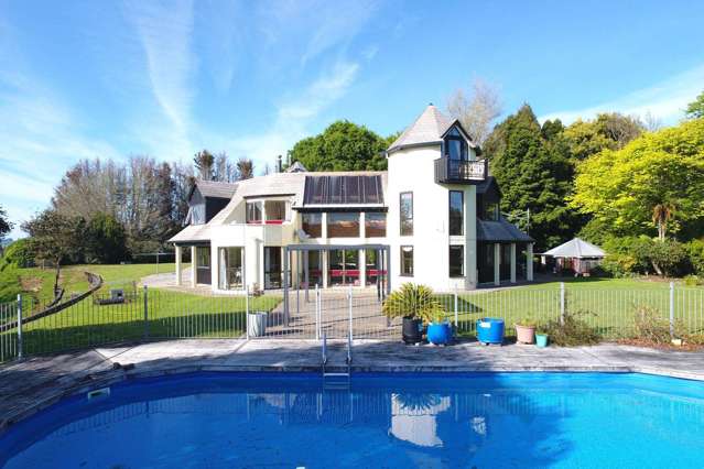 ‘I was only gone an hour’: How wife ended up with a landmark castle in Te Kūiti