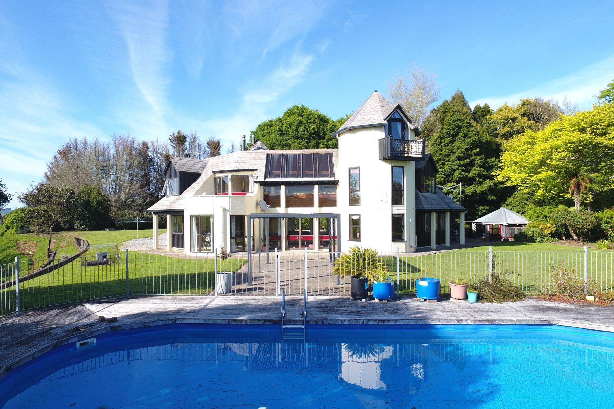 ‘I was only gone an hour’: How wife ended up with a landmark castle in Te Kūiti
