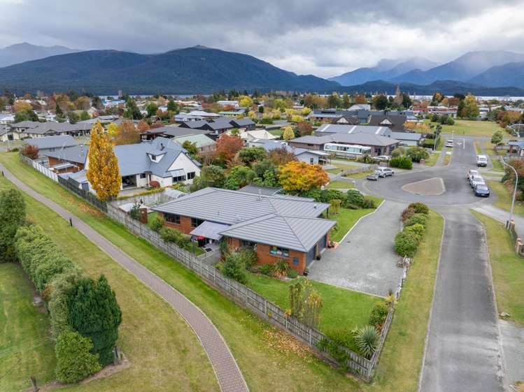 10 Melland Place Te Anau_41