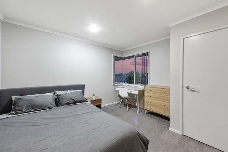 80 Farnborough Drive Grandview Heights_13