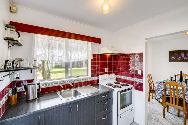 6 Burton Crescent Flaxmere_9