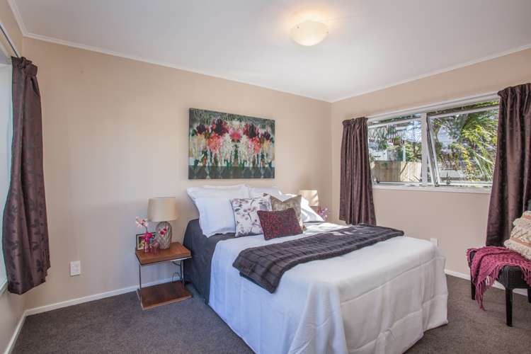 27 Puketitiro Street Glen Eden_11