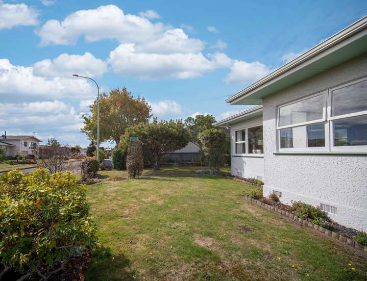 27 Kipling Crescent Stoke_20