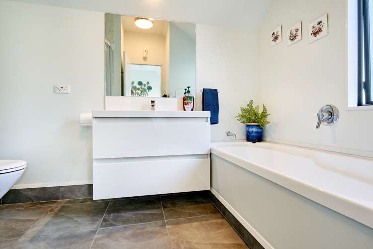 58 Laings Road Lower Hutt_13