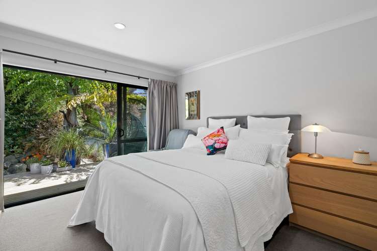 18 KO PLACE Pyes Pa_12