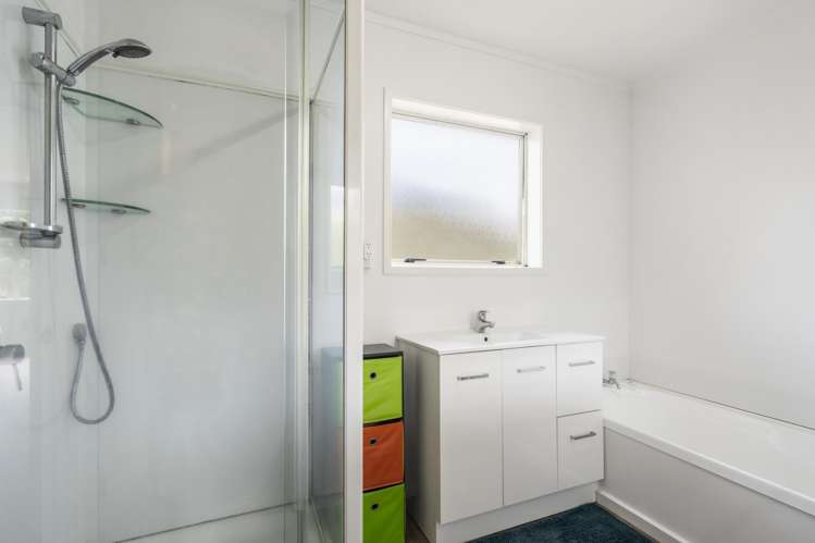 2/42 Rua Road Glen Eden_10