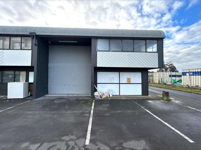 Affordable Wiri Warehouse with Amenities