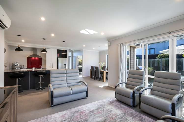 11 Paparoa Crescent Aotea_6