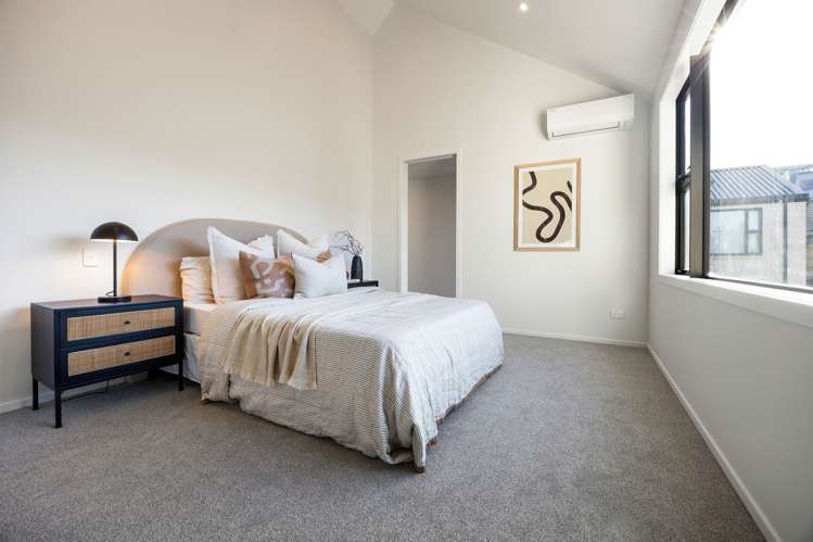 4/15 Lake Domain Drive Hamilton Lake_17