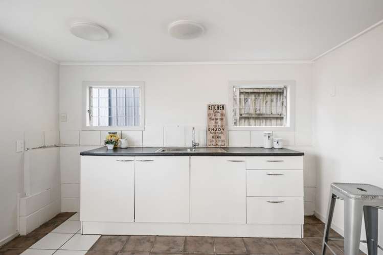 75 Nikau Street New Lynn_13