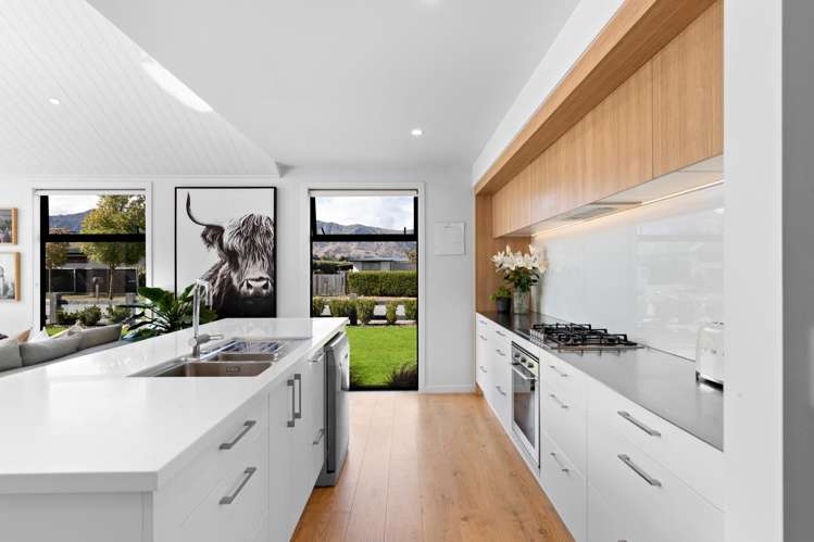 1 Hewson Crescent Lake Hawea_5