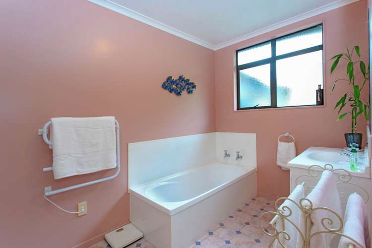 208 Holmwood Road Kaitoke_17