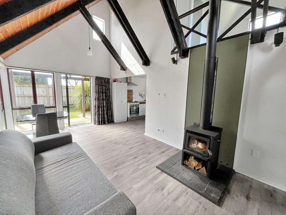 METHVEN, 2 BEDROOMS, OFFICE, LOG BURNER 5