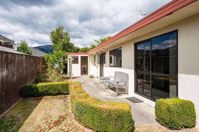 2/10 Stead Crescent Stoke_3