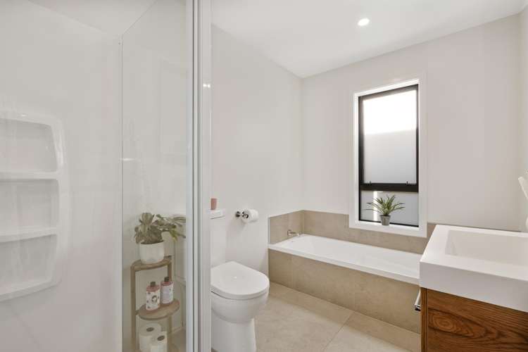 87 Cedarwood Street Woodridge_17