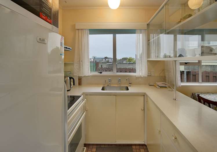 2/16 Cobham Crescent Stoke_11