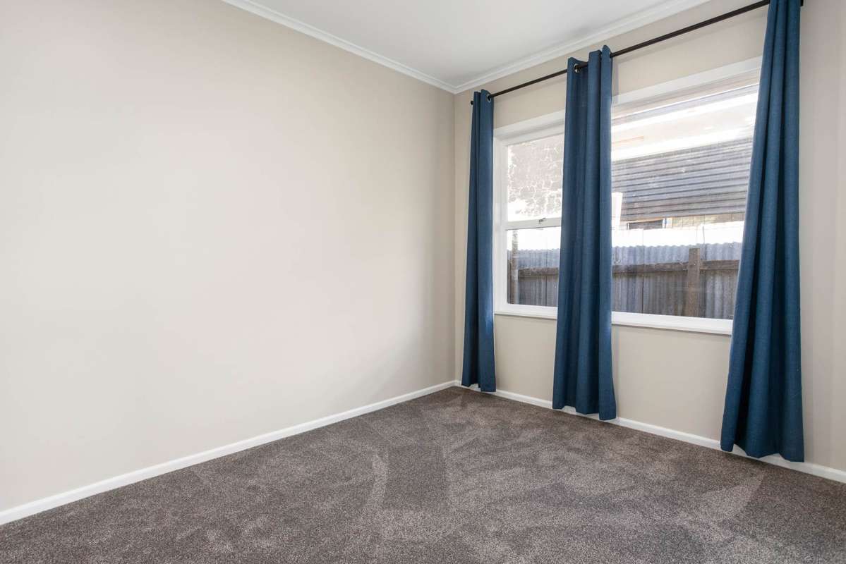 Sun-Drenched, Meticulously Maintained Unit wit... 4