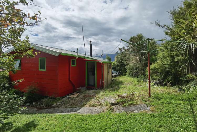 23 Main Road Whataroa_10