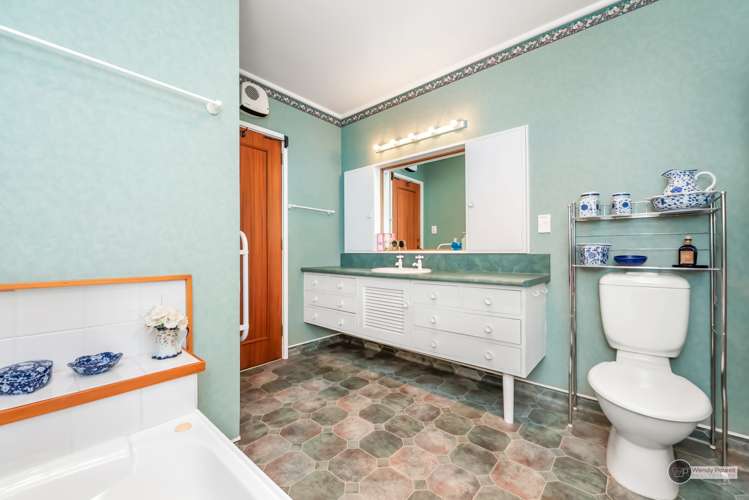 37 Kebbell Grove Epuni_13