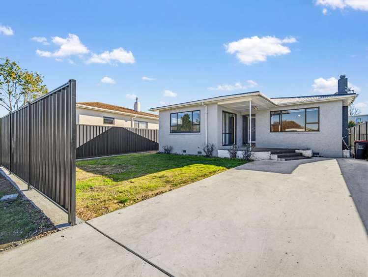 1204 Norfolk Crescent Mayfair_1