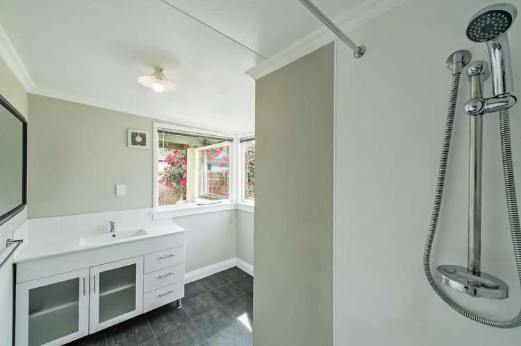 29 Sarsfield Street Southbridge_10